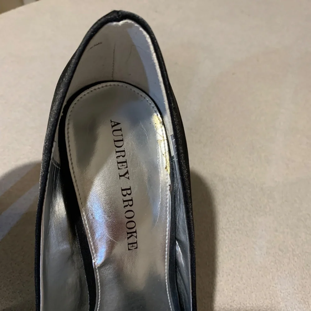 Audrey Brooke Black Embellished Satin Platform Pumps sz 8.5